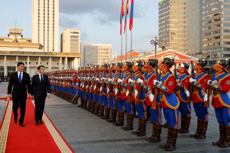  Macron makes first French presidential visit to Mongolia