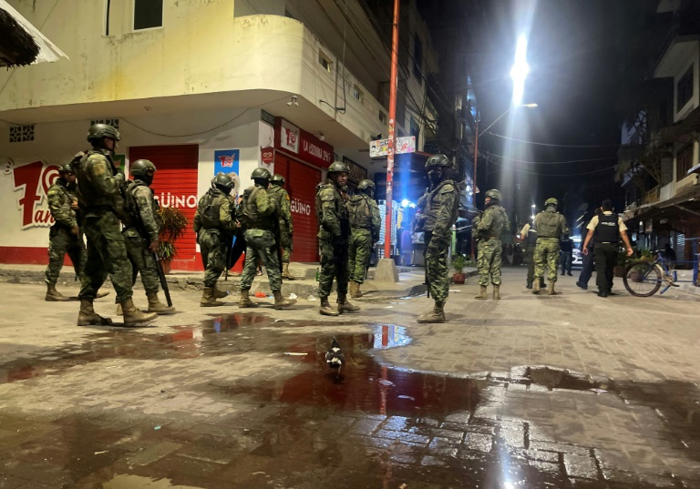  Gunmen kill six in Ecuador tourist town