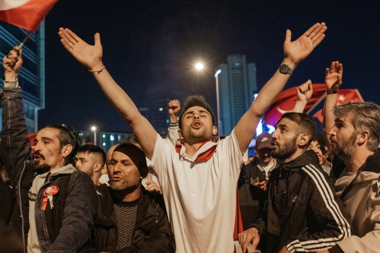  Sensing Erdogan victory, Turkish youth ponder life abroad