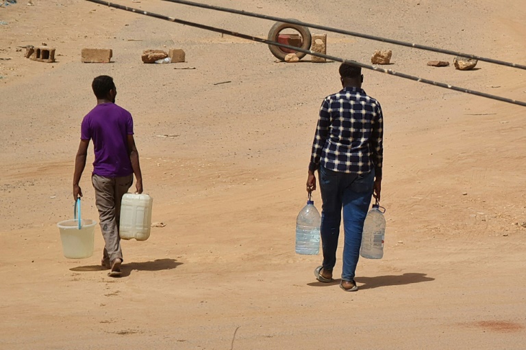  In Sudan’s capital, risking death in search of water