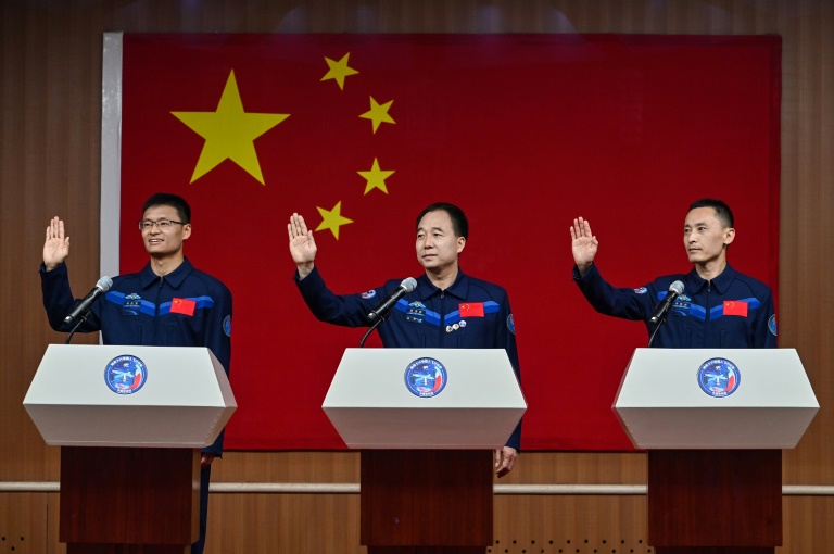  China prepares to send first civilian into space