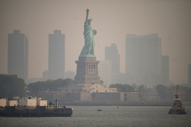  Smog from Canada wildfires blankets New York