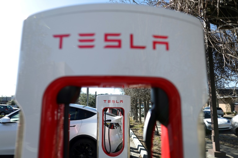  GM reaches deal for access to Tesla’s North American chargers