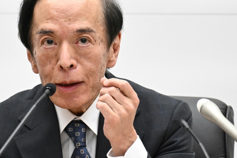  Bank of Japan sticks to ultra-loose monetary policy