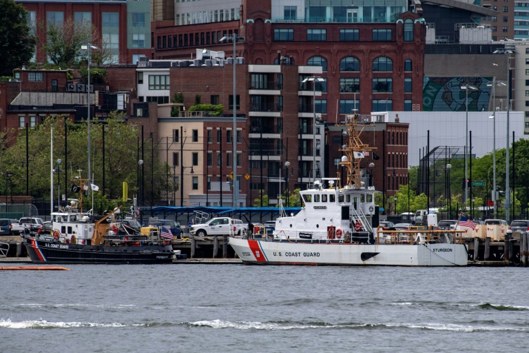  Rescue teams search for missing submersible near Titanic wreck