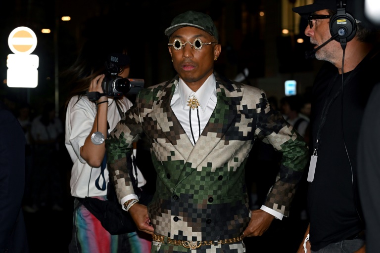  Pharrell breaks down barriers between fashion and music