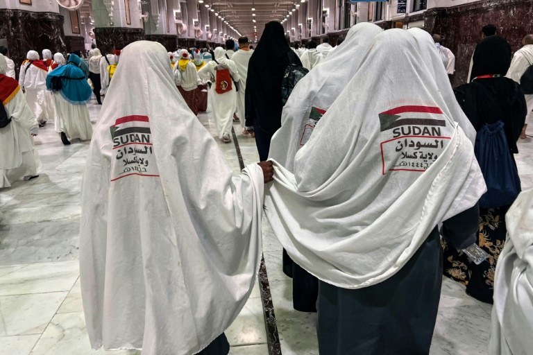  Sudanese hajj pilgrims pray for ‘God’s intervention’ to end war