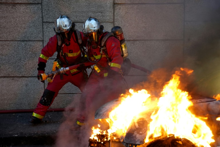  Protests flare up in France after police shoot teenager