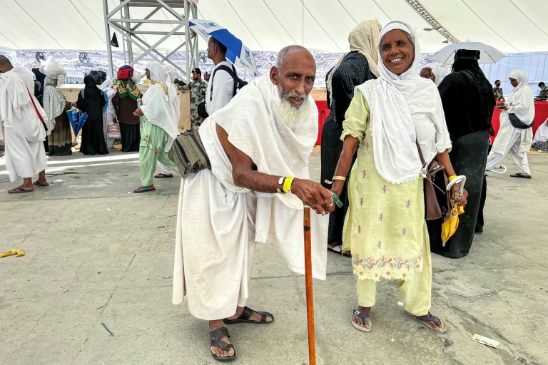  Elderly Muslims perform hajj after restrictions lifted