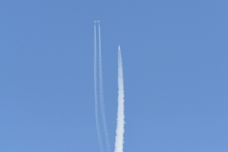  After long wait, Virgin Galactic begins commercial spaceflights