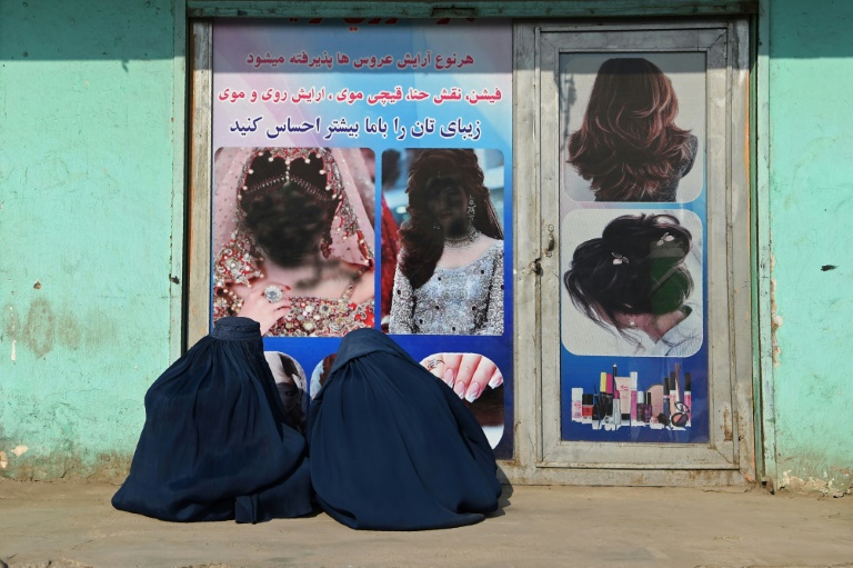  Afghan Taliban order women’s beauty parlours to shut