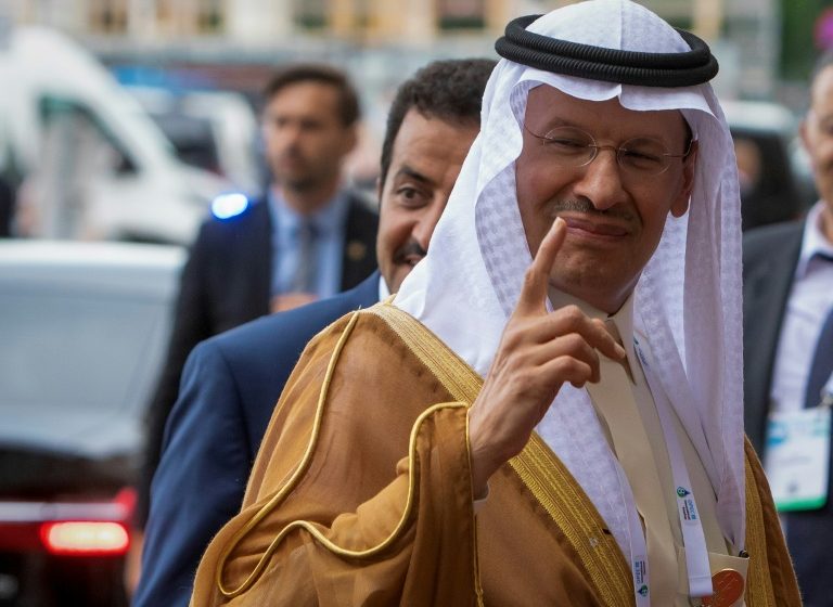  Saudi says oil cuts show not at odds with Russia