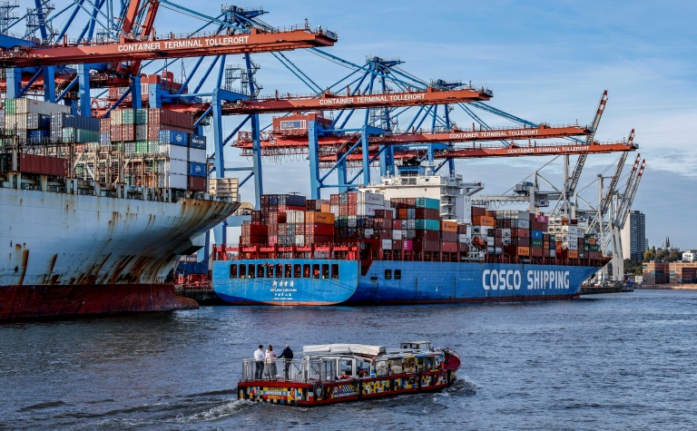  Global maritime sector agrees deal on carbon-reduction target