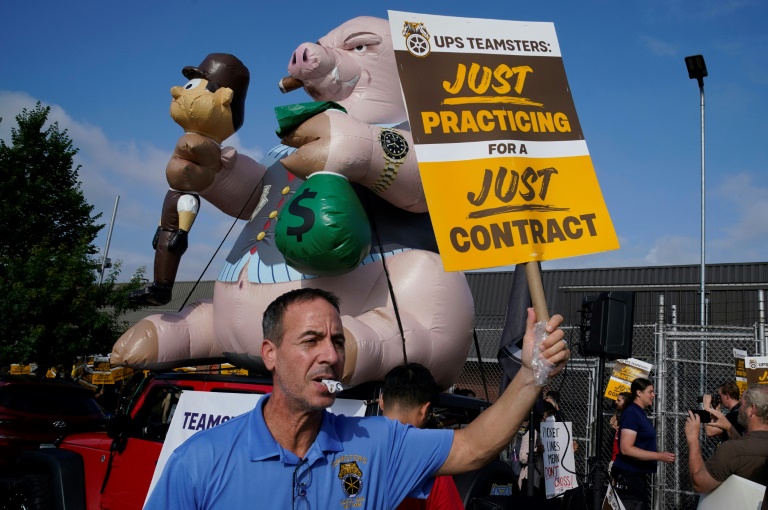  Teamsters hold ‘practice pickets’ for possible UPS strike