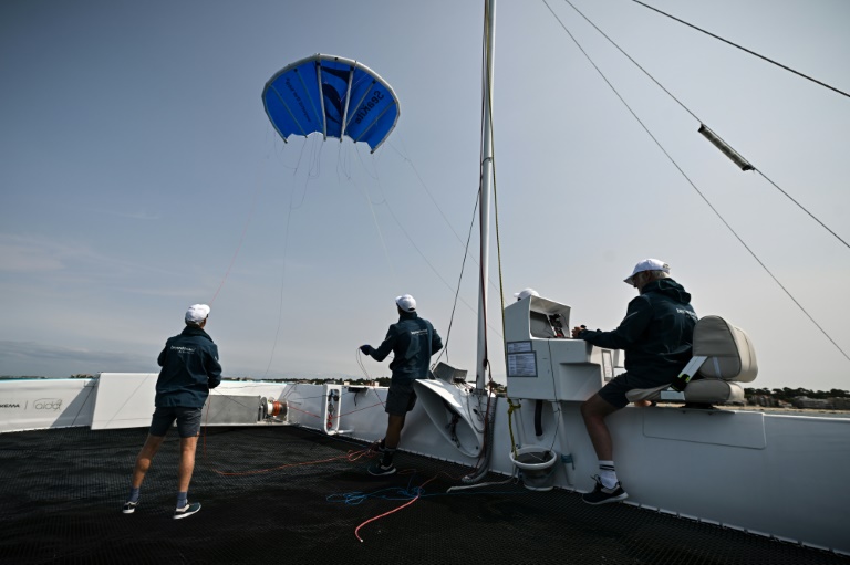  Startup bets on kitesurf to blow away shipping pollution