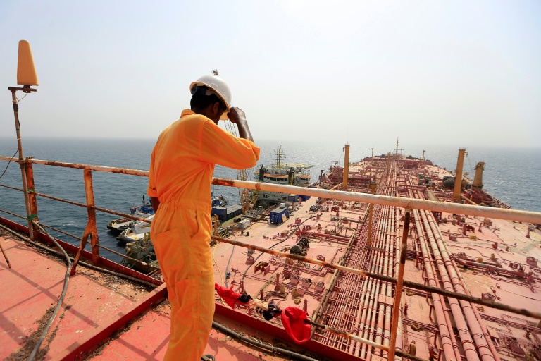  Transfer of crude from tanker off Yemen to start next week