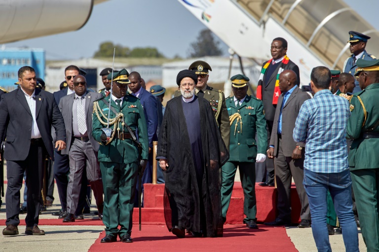  Iran’s Raisi visits fellow outlier Zimbabwe ahead of key vote