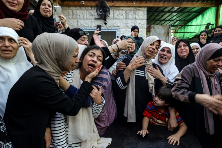  Palestinians bury West Bank teen killed by Israel