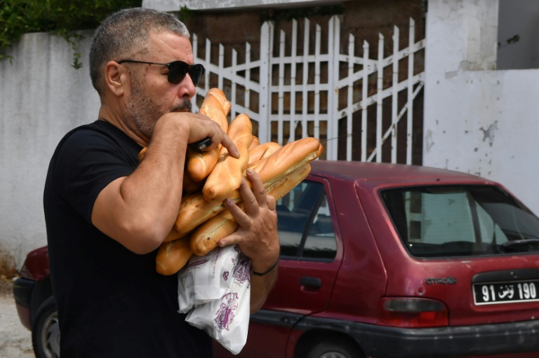  Baguettes fall victim to Tunisia’s economic crisis