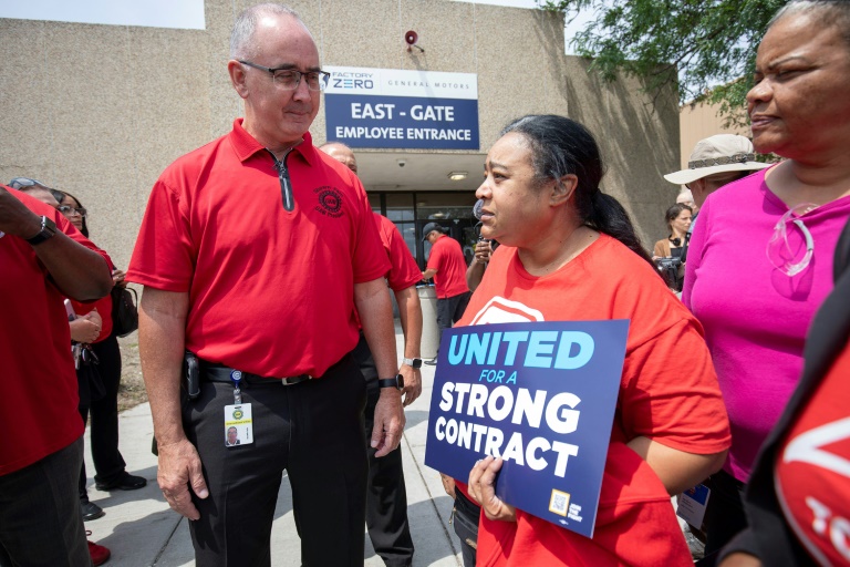  Biden calls for ‘fair’ contract as threat of US auto strike looms