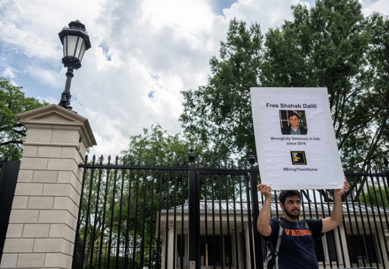  Father, son on hunger strike in Iran prison, outside White House