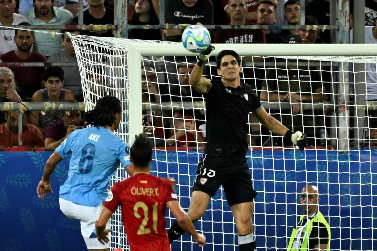  Sevilla goalkeeper Bounou joins Saudi club Al-Hilal