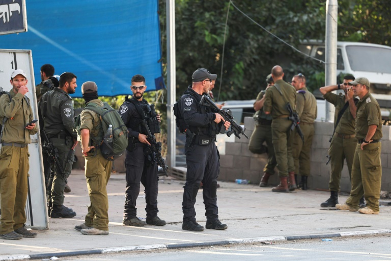  Schools shut as troops hunt for West Bank shooting suspect