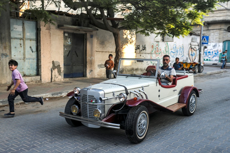  Classic cars back on the road – in Gaza City