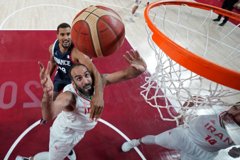  Iran’s basketball great Haddadi retires from national team