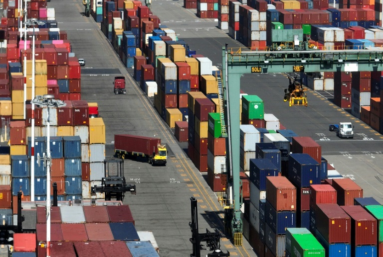  US trade deficit widens slightly on rise in imports