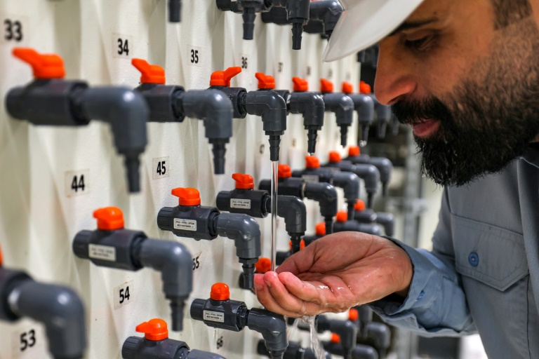  Water-starved Saudi confronts desalination’s heavy toll