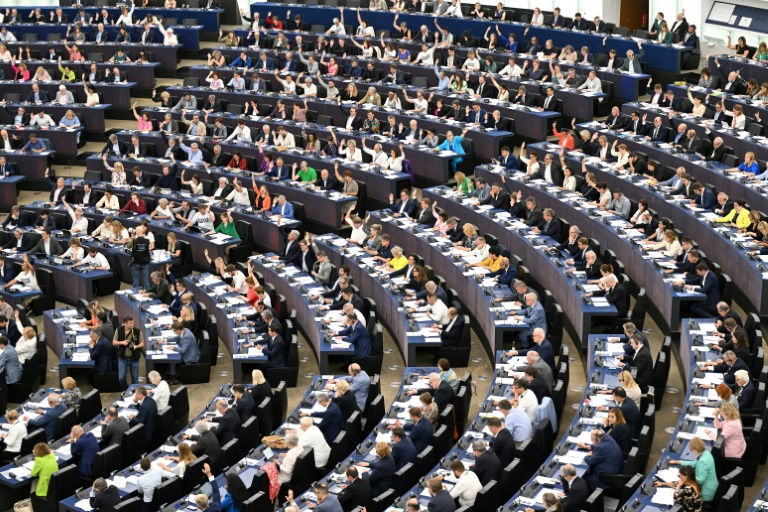  EU lawmakers vote to bolster protections for journalists