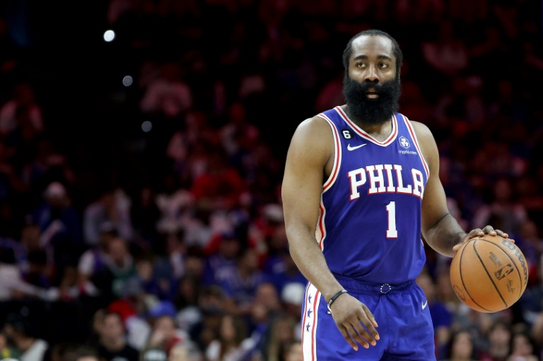  Harden arrives at Sixers training camp amid trade demand drama