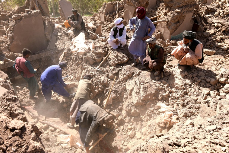  Dust and despair in Afghan village wiped out by quakes