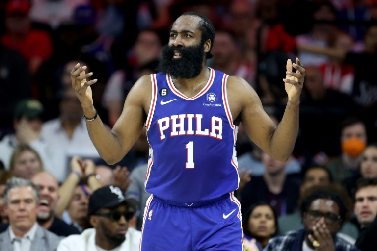  Harden will play for 76ers but can’t fix Morey relationship