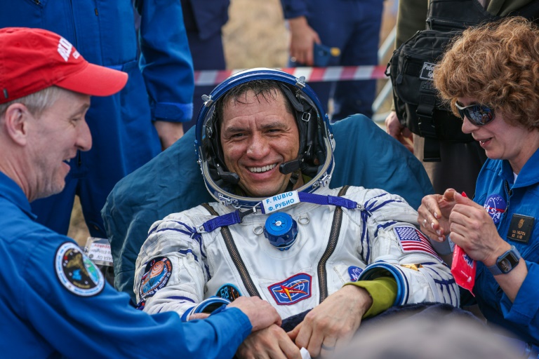  US astronaut gets used to Earth after record-setting 371 days in space