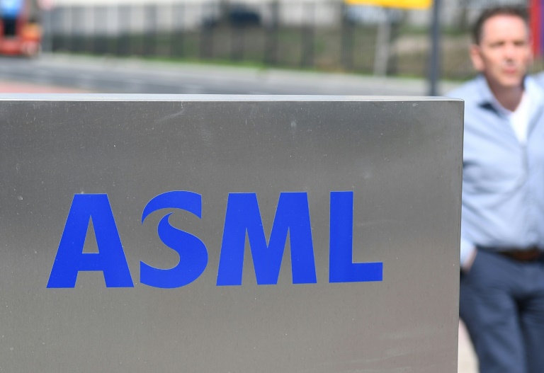  Dutch chip tech giant ASML posts sales dip, eyes bright future