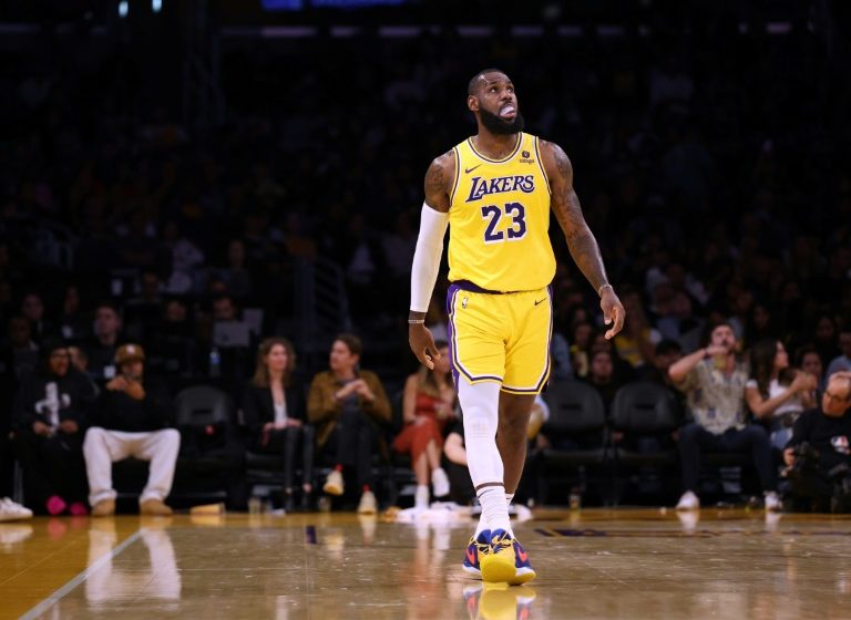  LeBron eyes return to summit as 21st NBA season beckons