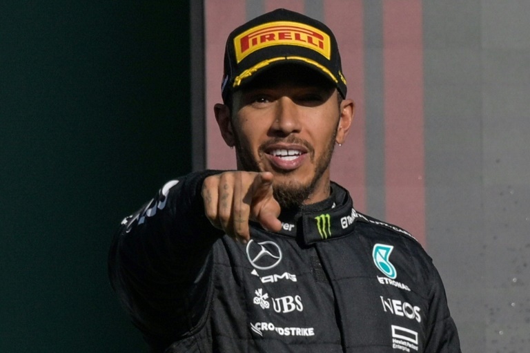  Hamilton proud of Mercedes team after bouncing back