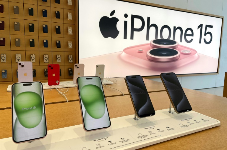  Apple sales lose ground, but iPhone growth strong