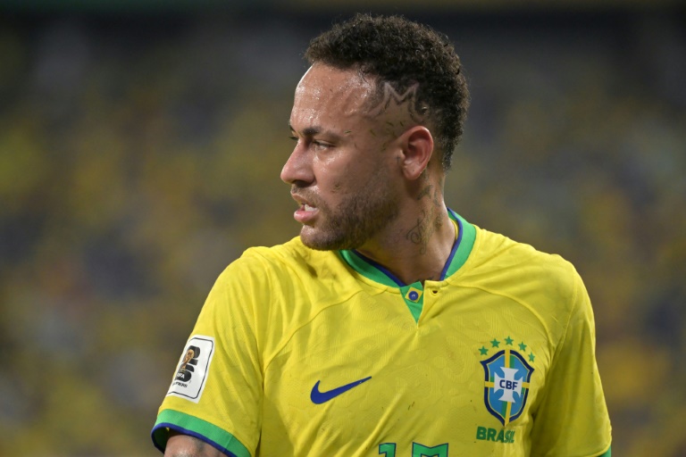  Neymar undergoes operation for torn knee ligament