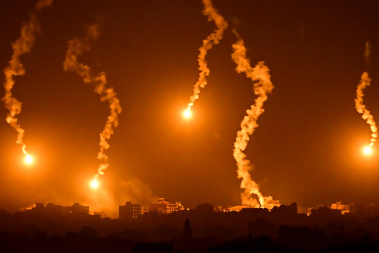  Sky above Gaza turns red in deadly night of strikes