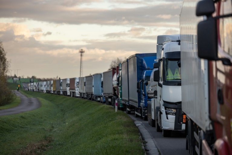  Polish truckers block Ukraine border points in protest