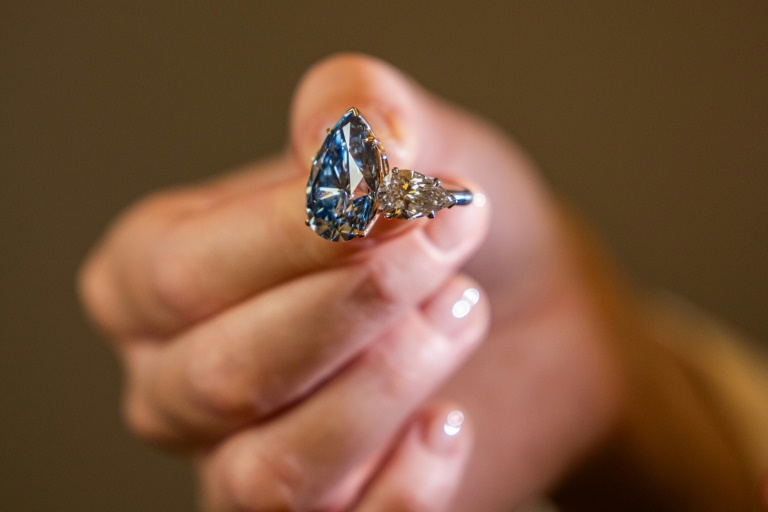  Bleu Royal diamond rakes in nearly $44 mn at Geneva auction