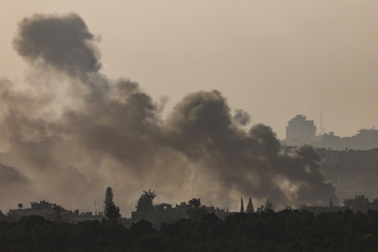  Gaza City in ruins as residents flee urban warfare