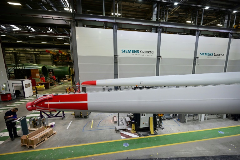  After rescue deal, Siemens Energy unveils massive loss