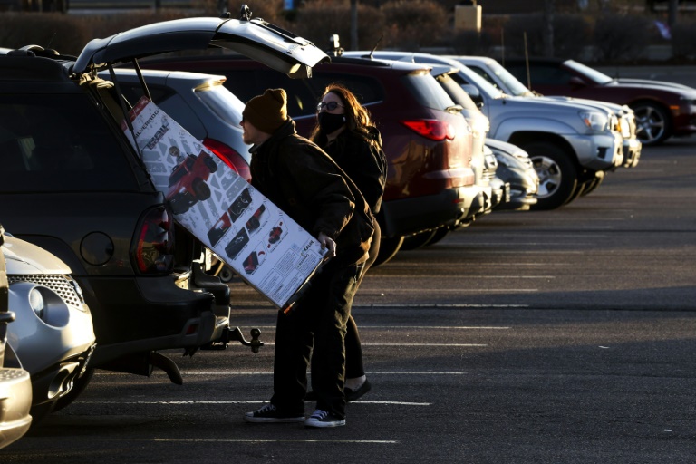  US retail sales, producer prices register October fall