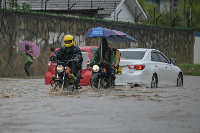  Flash floods kill 100 in Horn of Africa: charity