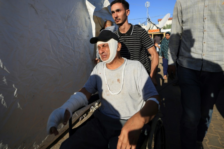  Hundreds flee as Israel orders Gaza’s main hospital evacuated