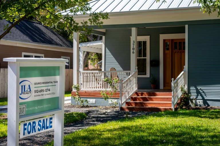  Home sales in US slow in October to fresh 13-year low